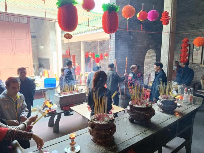 海外赤子的心愿：新春去祠堂祭祖上香