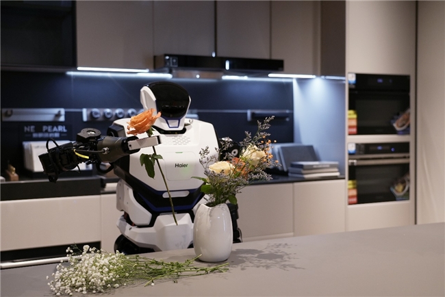 海尔、乐聚联手，发布国内首款家庭服务人形机器人第5张